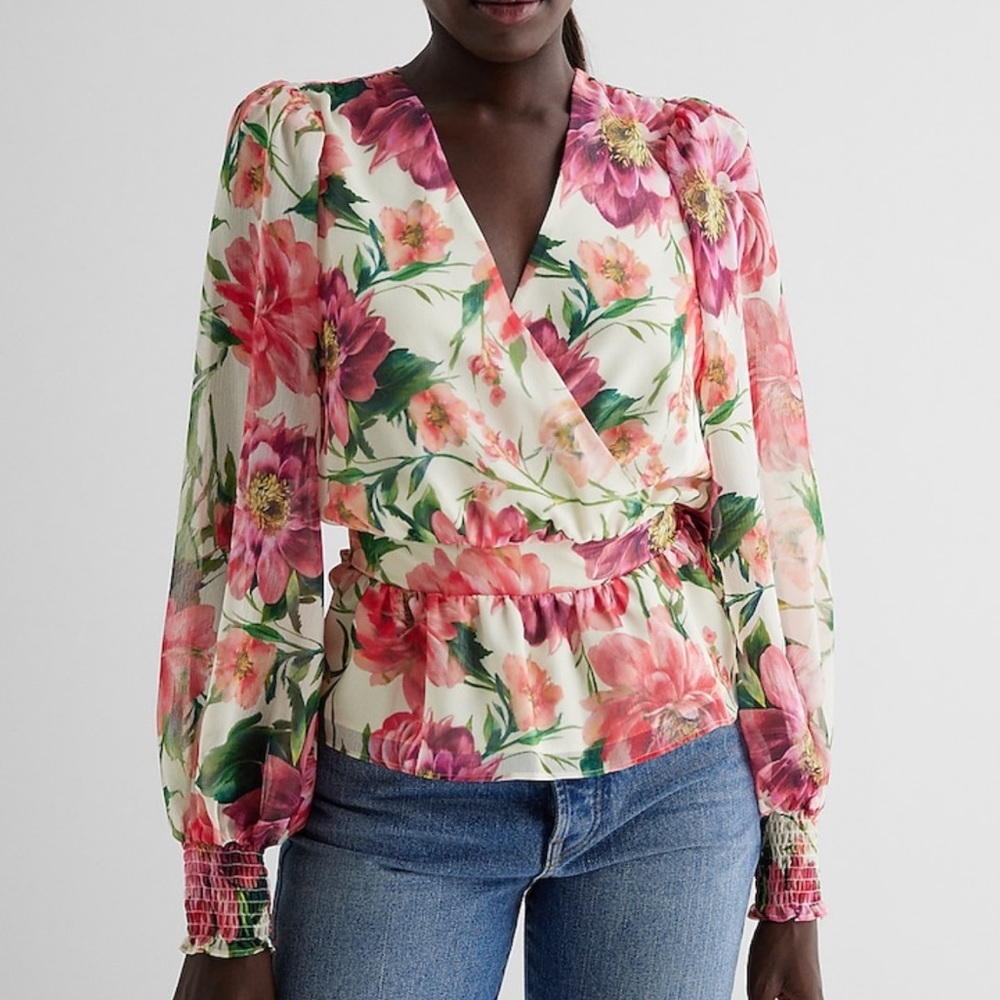 Floral v-neck smocked cuff size M blouse